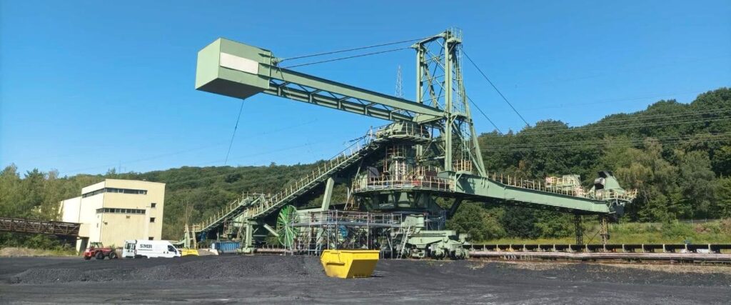 Tagebaubagger von FLSmidth bei einem Einsatz mit TorcUP Hydraulikschraubern und Power Team Hebetechnik